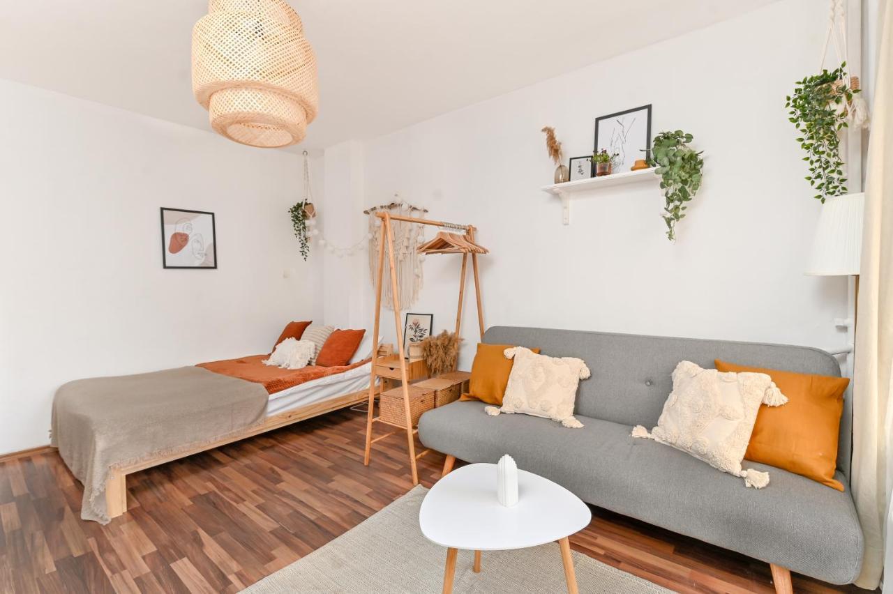 Cosy&art 1bd Next To Slaveykov Square Sofia