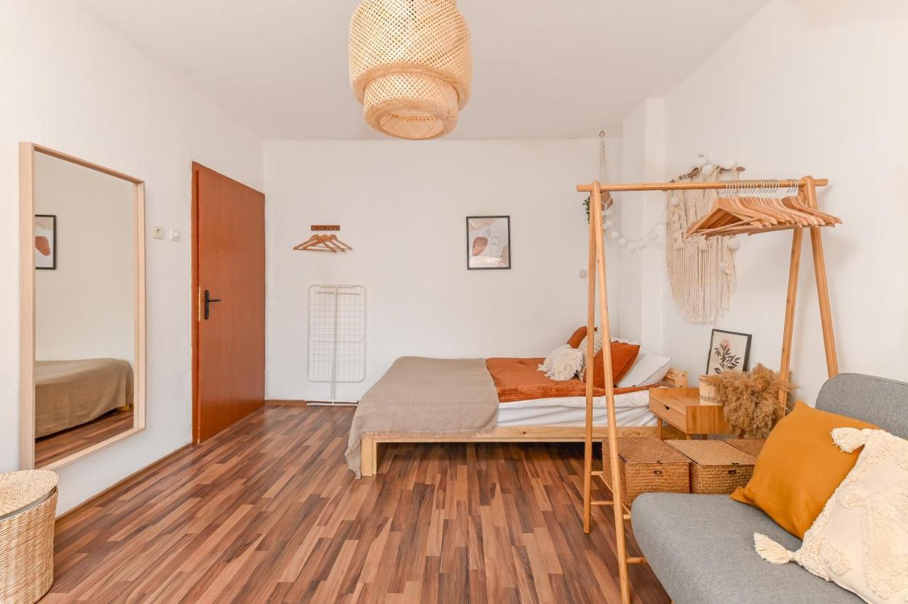 Apartment Cosy&art 1bd Next To Slaveykov Square