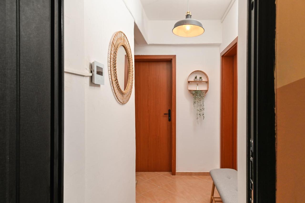 Cosy&art 1bd Next To Slaveykov Square Sofia