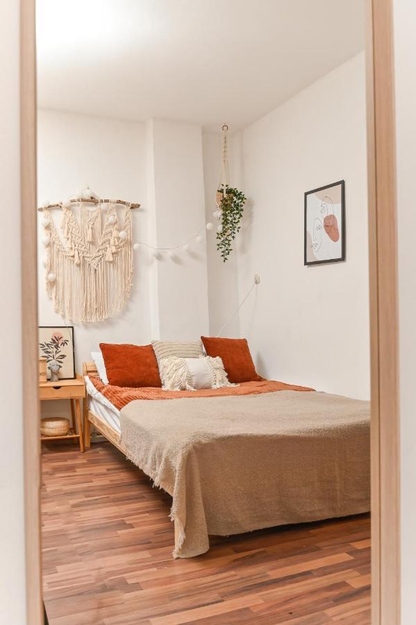Apartment Cosy&art 1bd Next To Slaveykov Square Sofia