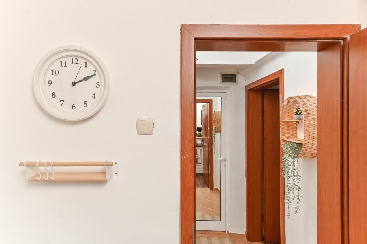 Cosy&art 1bd Next To Slaveykov Square Sofia
