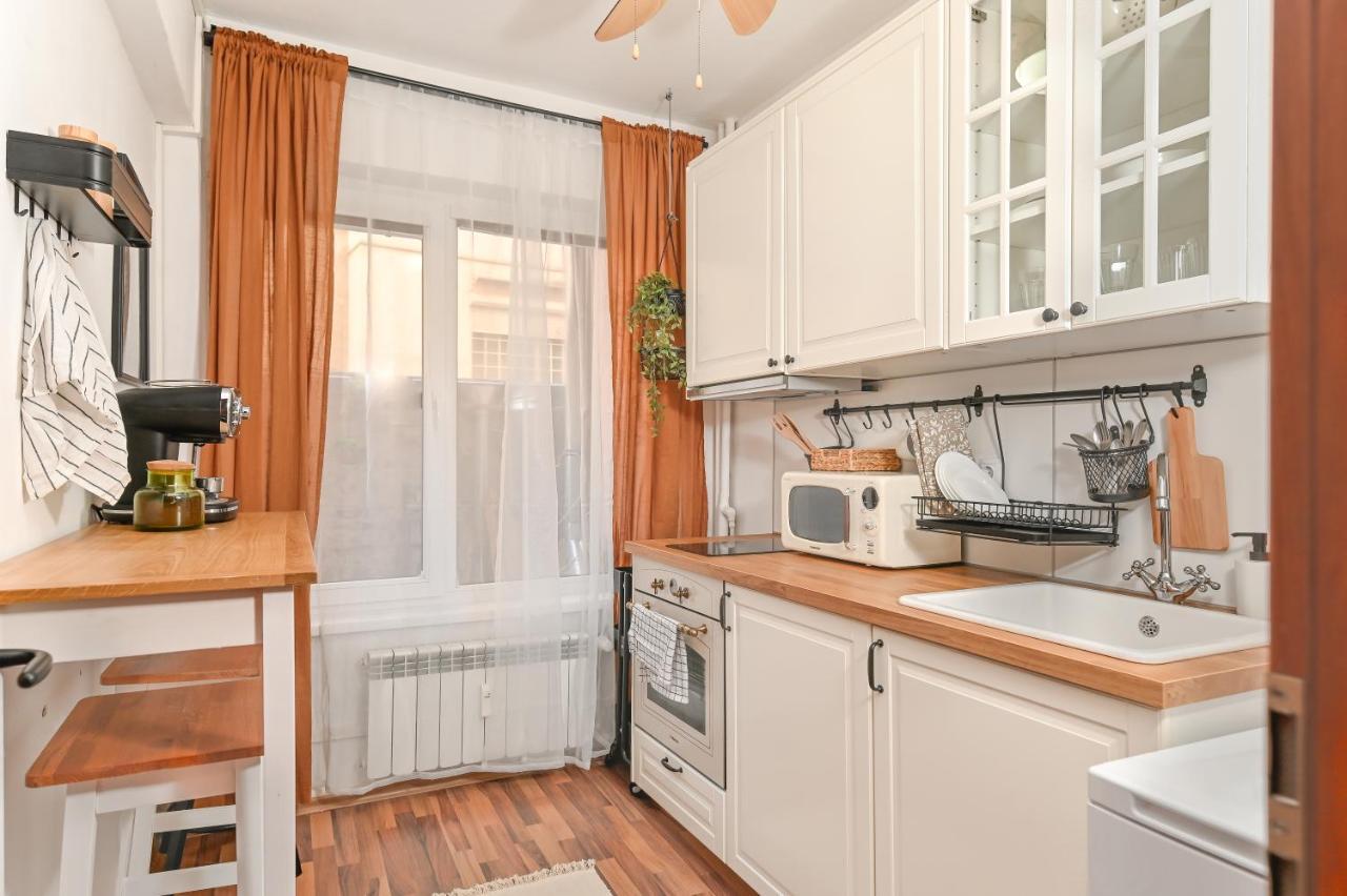 Cosy&art 1bd Next To Slaveykov Square Sofia